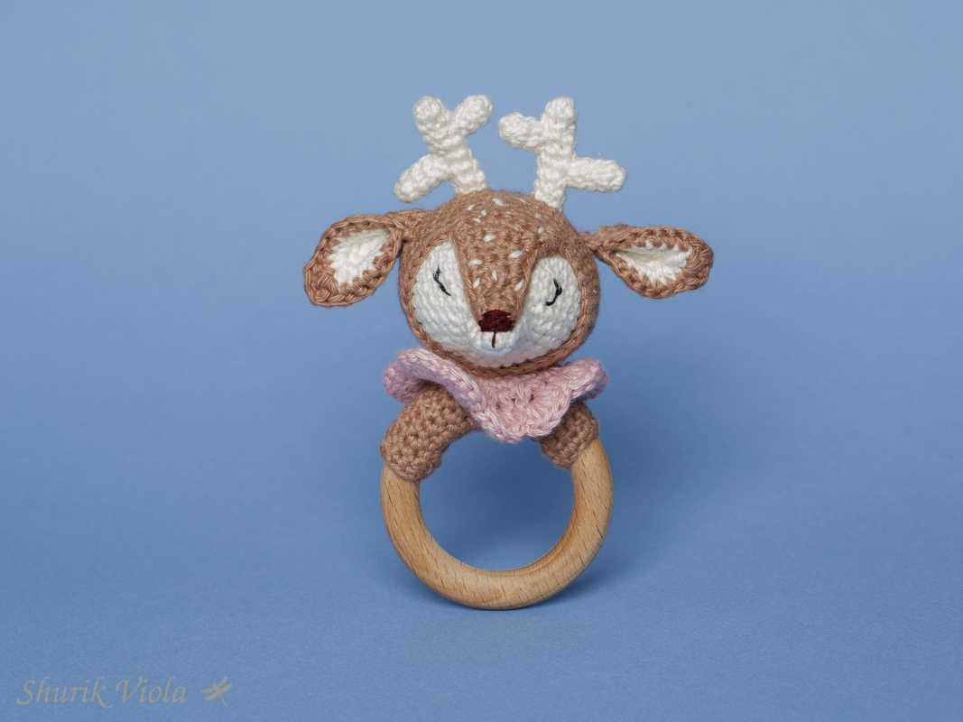 Crocheted rattle cerf / Hochet en crochet cerf - Shurik Viola