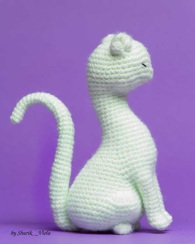 Jouet en crochet chat statuette - Shurik Viola