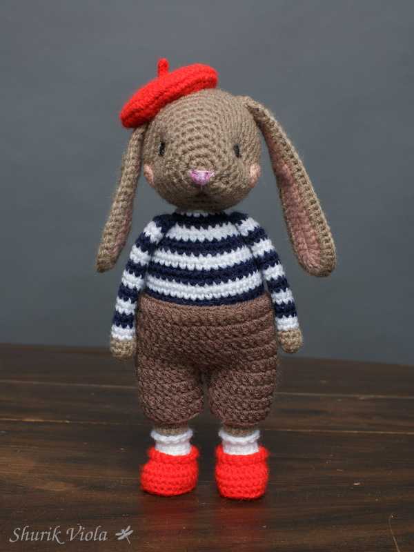 Crocheted toy rabbit / Jouet en crochet lapine - Shurik Viola