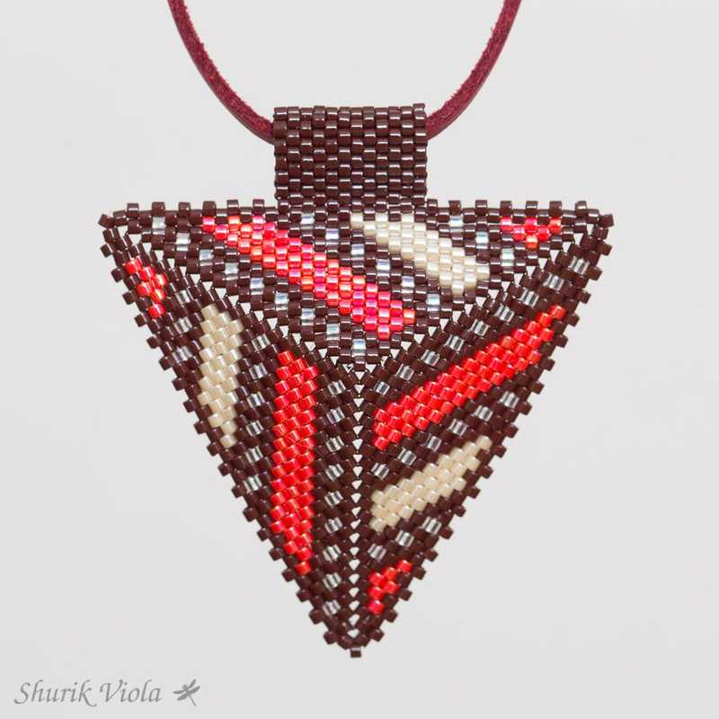 Seed bead pendant "Chocolate" / Pendentif triangle en perles de rocaille "Chocolat" - Shurik Viola