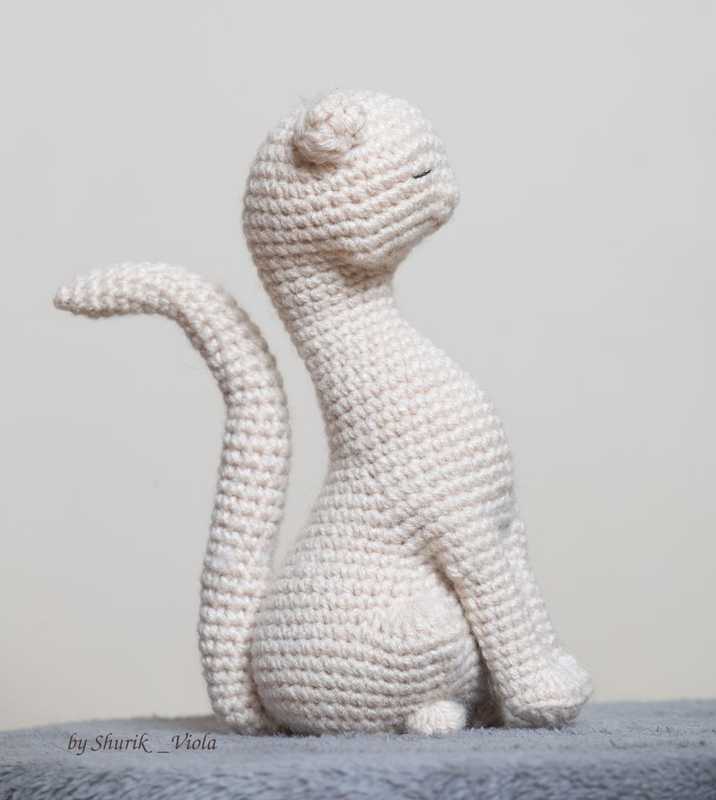 Jouet en crochet chat statuette - Shurik Viola