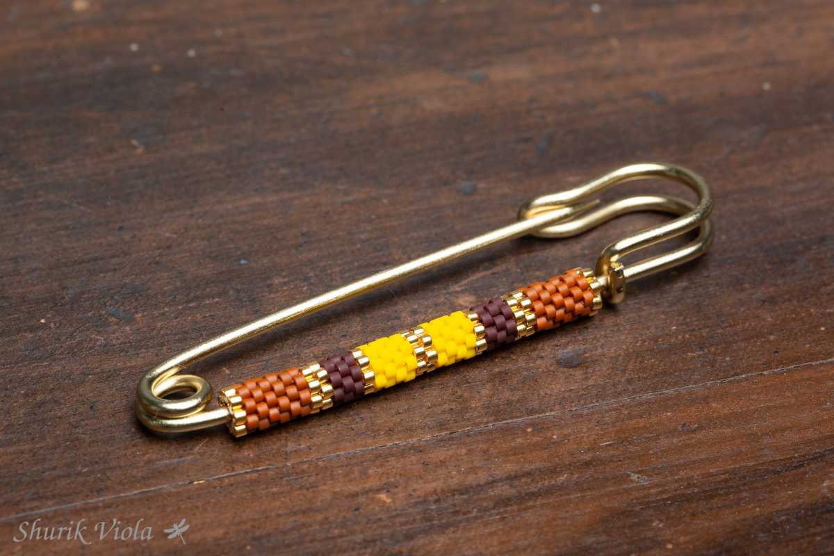 Seed bead brooch / Broche en perles de rocaille - Shurik Viola